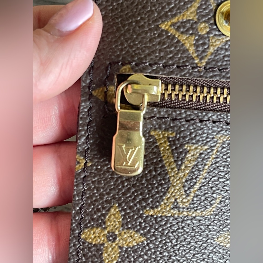 Authentic LOUIS VUITTON Monogram
Pouch insert Toiletry Clutch - Picture 3 of 8